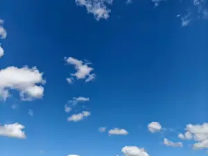 「店長日記」今日の幸せは、青い空と白い雲からもらった！✨