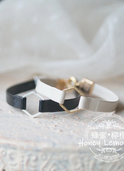 ドール用 飾り物 ネックレス SDサイズ人形用 ブラック/ホワイト