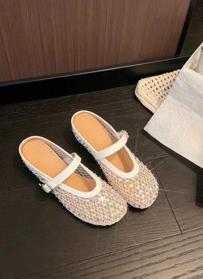 【シューズ】 4色展開 通気性◎ ストーン×チュール トゥカバーミュール ワンストラップ サンダル
