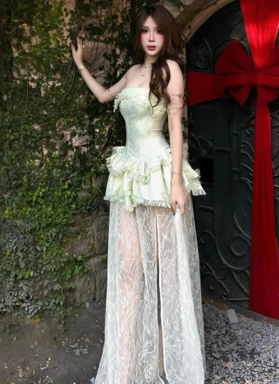 【ワンピース】ユニークガール 森ガーリー 甘くてデザイン性抜群 カットシルエット ムーシャン レースパッチワーク ふんわりロングワンピース
