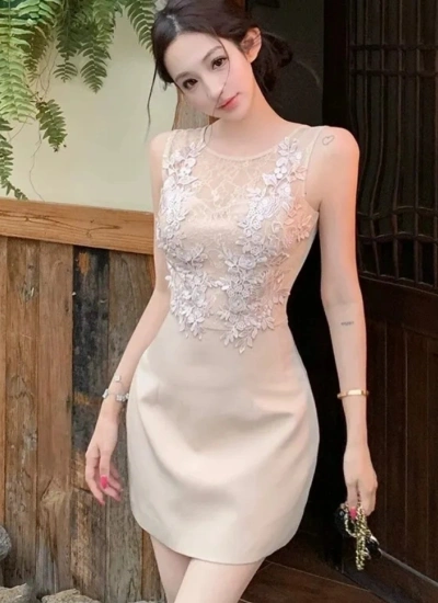 【ワンピース】Sライン美！デートにも◎ 純欲×セクシーの極み♡ レースパッチワーク ウエストを絞ったデザイン ワンピ ヒップラインくっきり