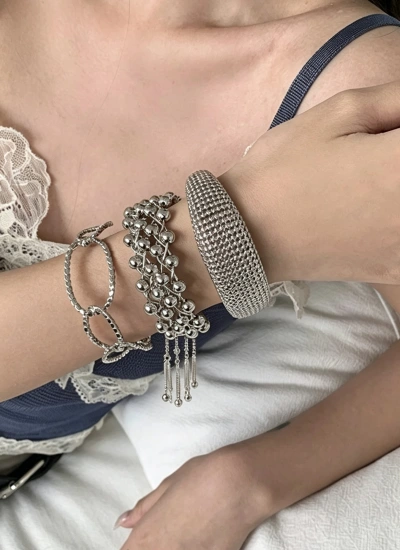 【アクセサリー】韓国風 インスタ風 高級感 メタル レイヤード デザイン性◎ オープンブレスレット レディース シルバー