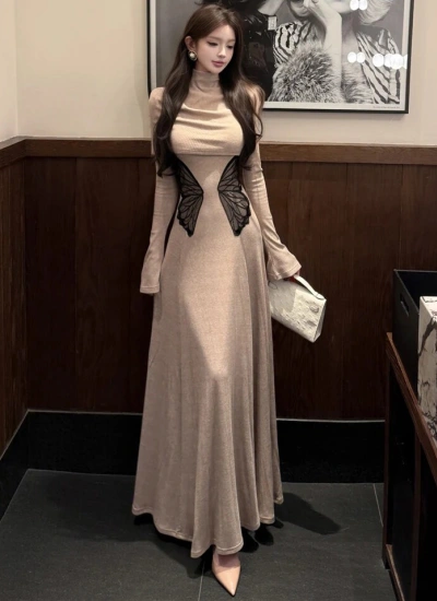 3色展開【ワンピース】バタフライデザインのロングニットワンピース|女性らしいシルエットが魅力の大人フェミニンな一着